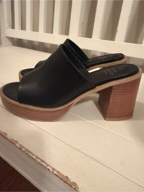 Black block heel platform sandal